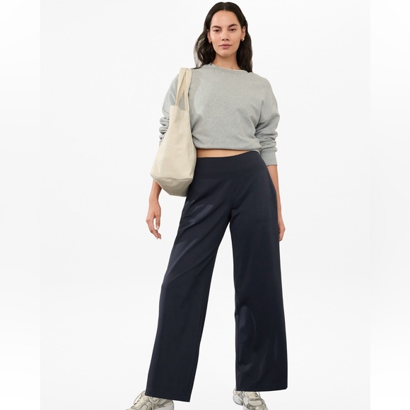 Athleta Pants - Like new Athleta Venice wide leg pant navy blue with black stripe